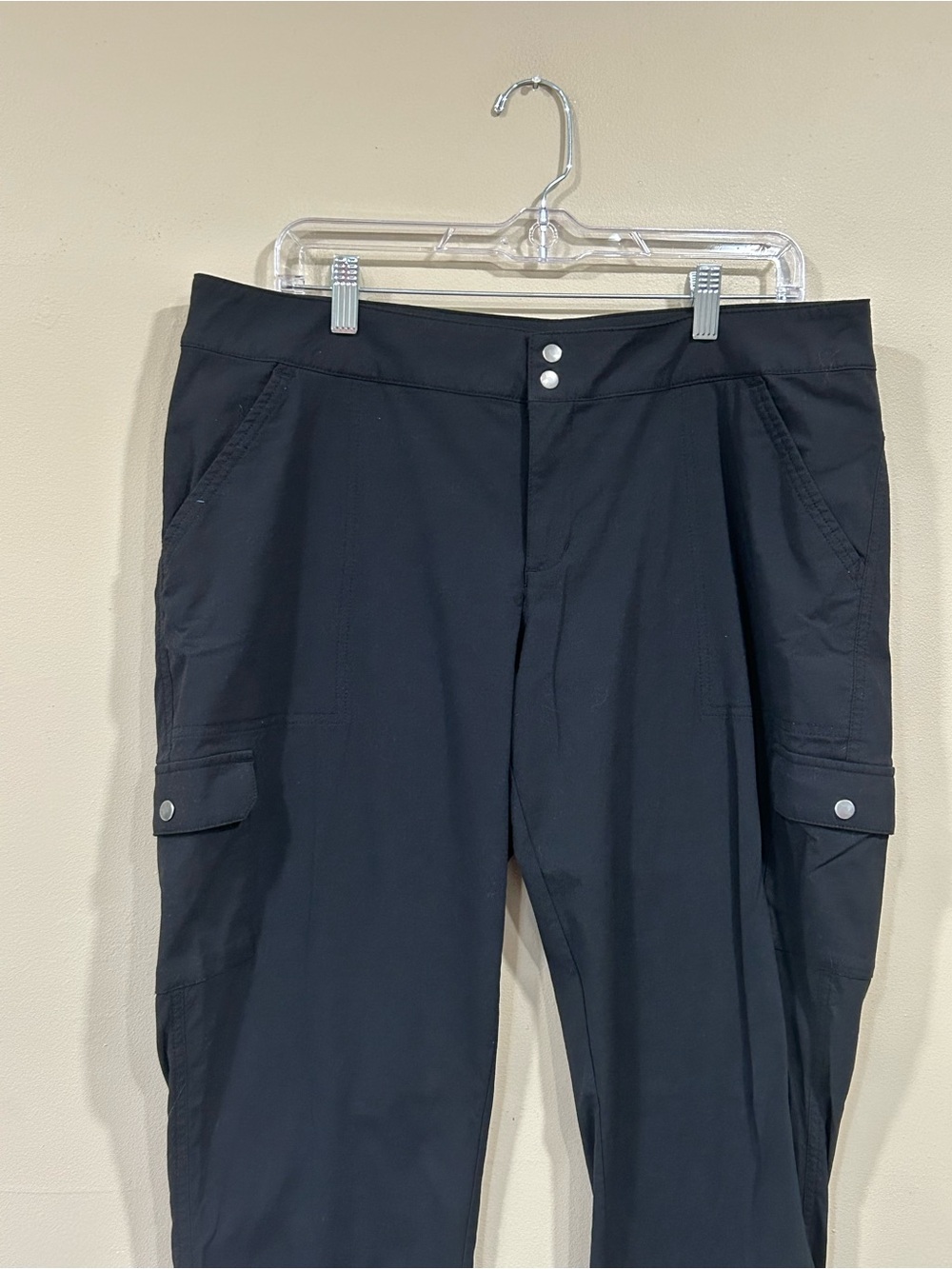 Columbia Women's Black Cargo Pants with Side Pockets Size 14